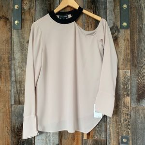 Trouvé NWT cut out shoulder blouse